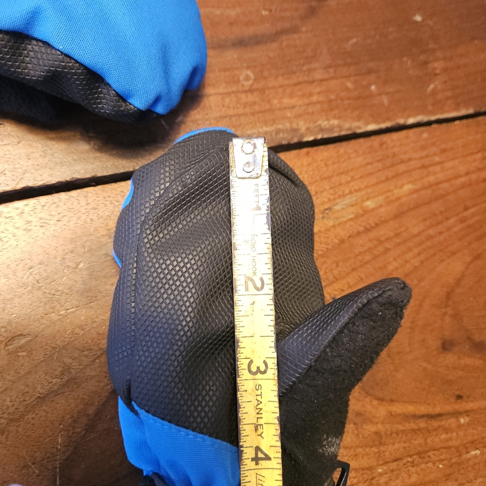 Obeymeyer fully opening little kid mittens are easy to get on "Thumbs Up Mitten" - Picture 6 of 6